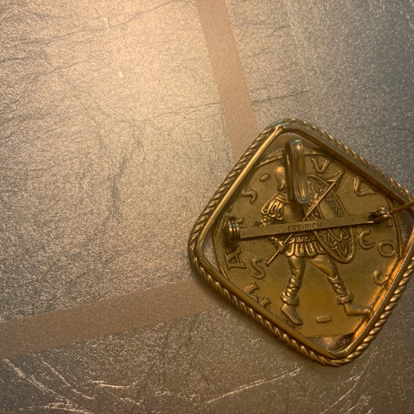 Ceasar Vintage Freirich Medallion Roman Brooch 1.5" 23 Grams - Picture 3 of 4